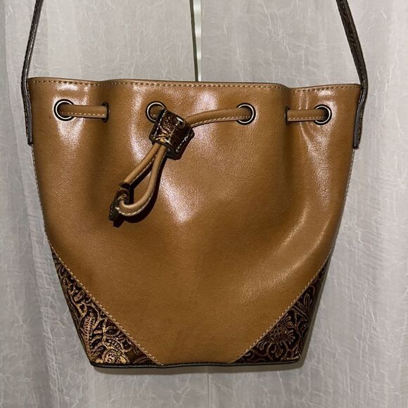 NINE WEST Taupe Brown Engraved Faux Leather Floral Drawstring Bucket Bag Purse - Picture 1 of 15